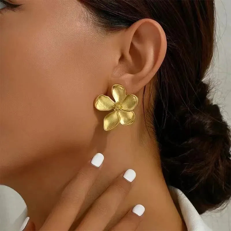 Vintage Gold Plated Metal Flower Stud Earrings for Women